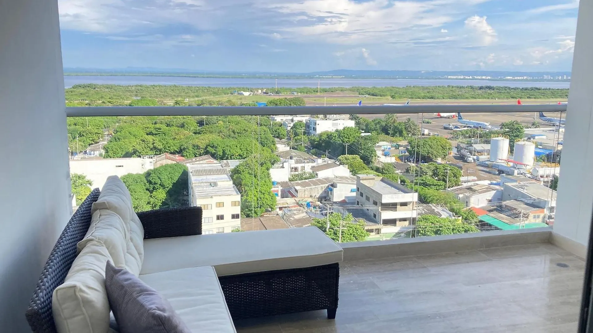 Cb1241 Crespo Suite Frente Aeropuerto Vista-Lago Cartagena 0*,  Colombia